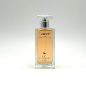 EAU DE PARFUM GAMÉLÉ von Kayi Mitzakoff – frischer, eleganter Duft mit Orange, Bergamotte, blumigem Herzen aus Rose und Jasmin sowie warmer Basisnote aus Patchouli und Vetiver